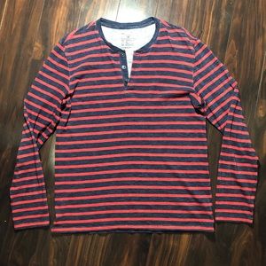Men’s gap medium long sleeve shirt